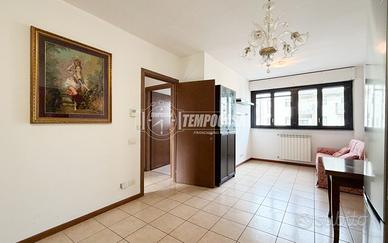 TRE LOCALI CON TERRAZZO E POSTO AUTO COPERTO ZONA