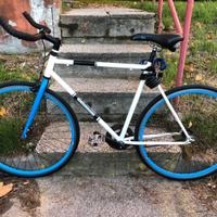 Bici a scatto fisso