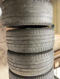 Gomme 235/40/r19