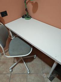 Scrivania e sedia IKEA