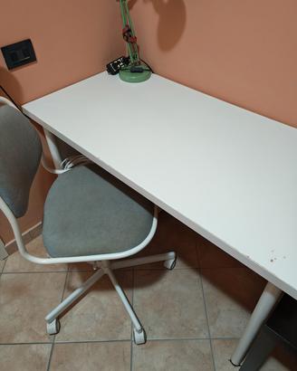 Scrivania e sedia IKEA