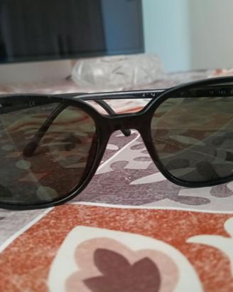 Occhiali RayBan Originali di Colore Nero