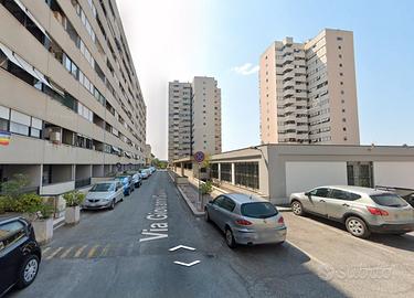 Ostiense pentalocale con 3 balconi e posto auto