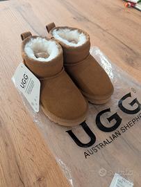 stivaletti UGG  bambina tg 21-22 nuovi mai usati