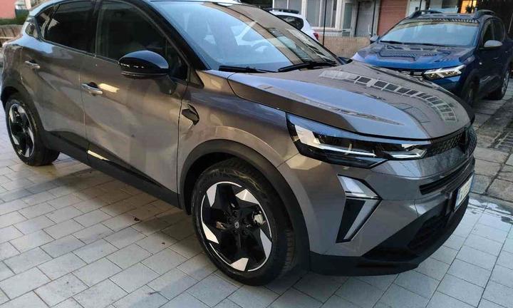 Nuova Renault Captur full Hybrid 145 CV N1