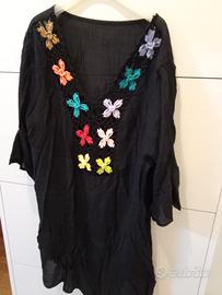 abito copricostume nero con fiori 