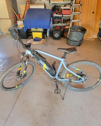 Bici elettrica Rockrider e-st 100