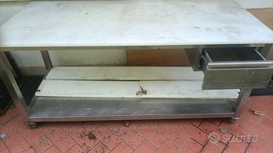 tavolo in acciaio con ruote 