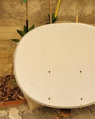Parabola satellitare ellittica per 2  illuminatori