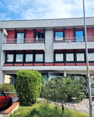 San Miniato Basso: Ufficio con 2 posti auto