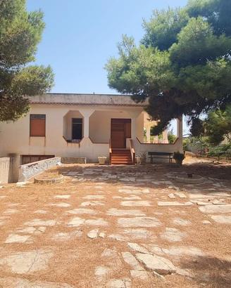 Triscina villa 6,5 vani + giardino a pochi passi d