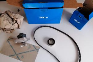 Kit distribuzione skf VKMC 02202 104 DENTI per Fia