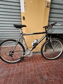 Bicicletta Mountain bike