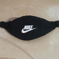 Borsello NIKE Nero con Logo