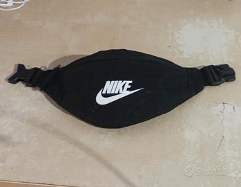 Borsello NIKE Nero con Logo