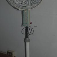 Ventilatore Philips alto da terra