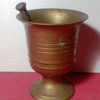 Mortaio antico in ottone, con pestello.