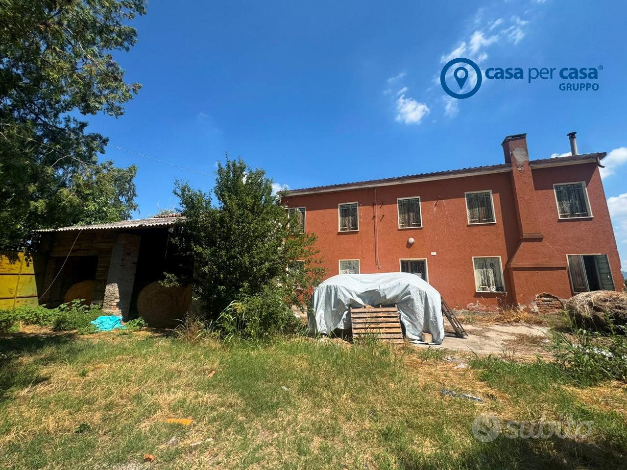 Rustico con 2,3 ettari di terreno - Vista 2
