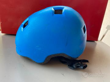 CASCO ROLLER - SKATEBOARD + SET PROTEZIONE