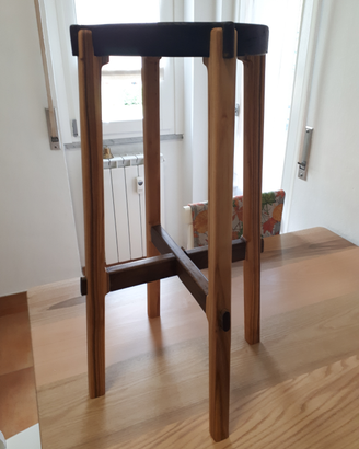 Sgabello in legno