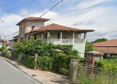 Immobile in asta di 141 m² con 4 locali e box auto