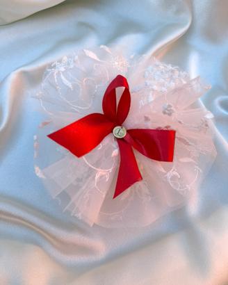 Bomboniera in tulle ricamato con confetti