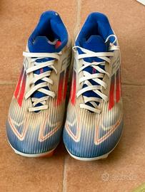 Scarpe con tacchetti in ferro