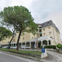 ESCLUSIVO APPARTAMENTO DI AMPIA METRATURA CON T...