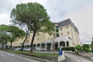 ESCLUSIVO APPARTAMENTO DI AMPIA METRATURA CON T...