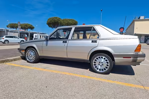 Alfa 75 Milano 2.5 v6 quadrifoglio oro