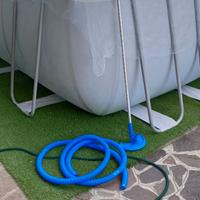 scopa aspira fango per piscina