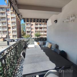 divano da esterno  con tavolino basso