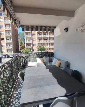 divano da esterno  con tavolino basso