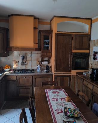 cucina completa in legno di noce