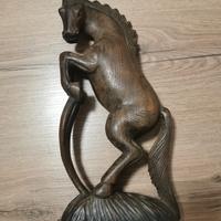 statua cavallo in legno 
