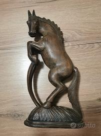 statua cavallo in legno 