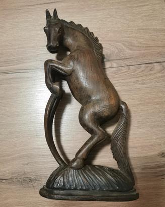 statua cavallo in legno 