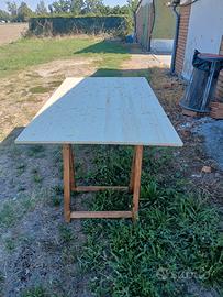 tavolo di legno per  giardino 