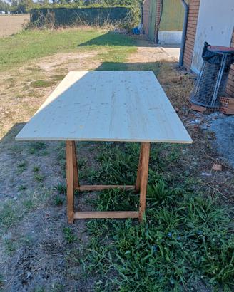 tavolo di legno per  giardino 