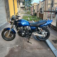 Suzuki GSX 750 inazuma 