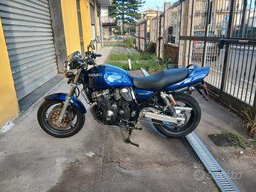 Suzuki GSX 750 inazuma 