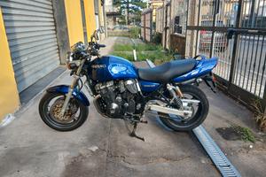 Suzuki GSX 750 inazuma 