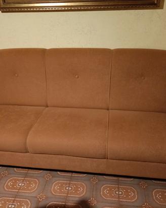 Divano 3 posti marrone con copridivano