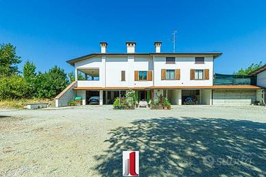 Villa di 516 m² con più di 5 locali e box auto dop