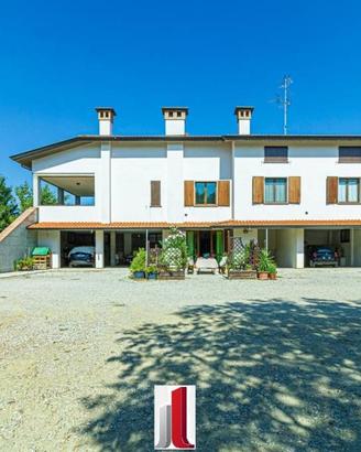 Villa di 516 m² con più di 5 locali e box auto dop