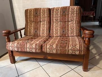 Divano struttura in legno 130 per 75 ritiro Varese