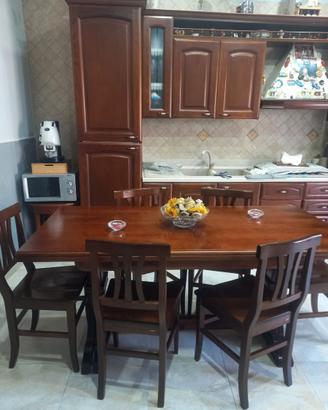 Tavolo con sedie