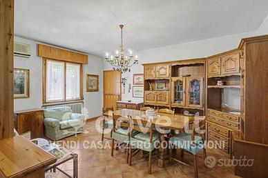 Appartamento di 100 m² con 3 locali e box auto a P