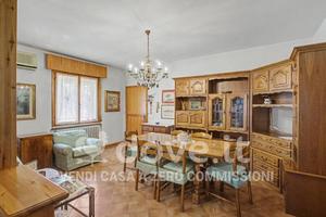 Appartamento di 100 m² con 3 locali e box auto a P