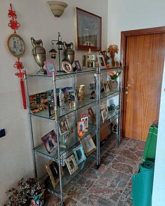 svariatissimi oggetti di arredamento etc.